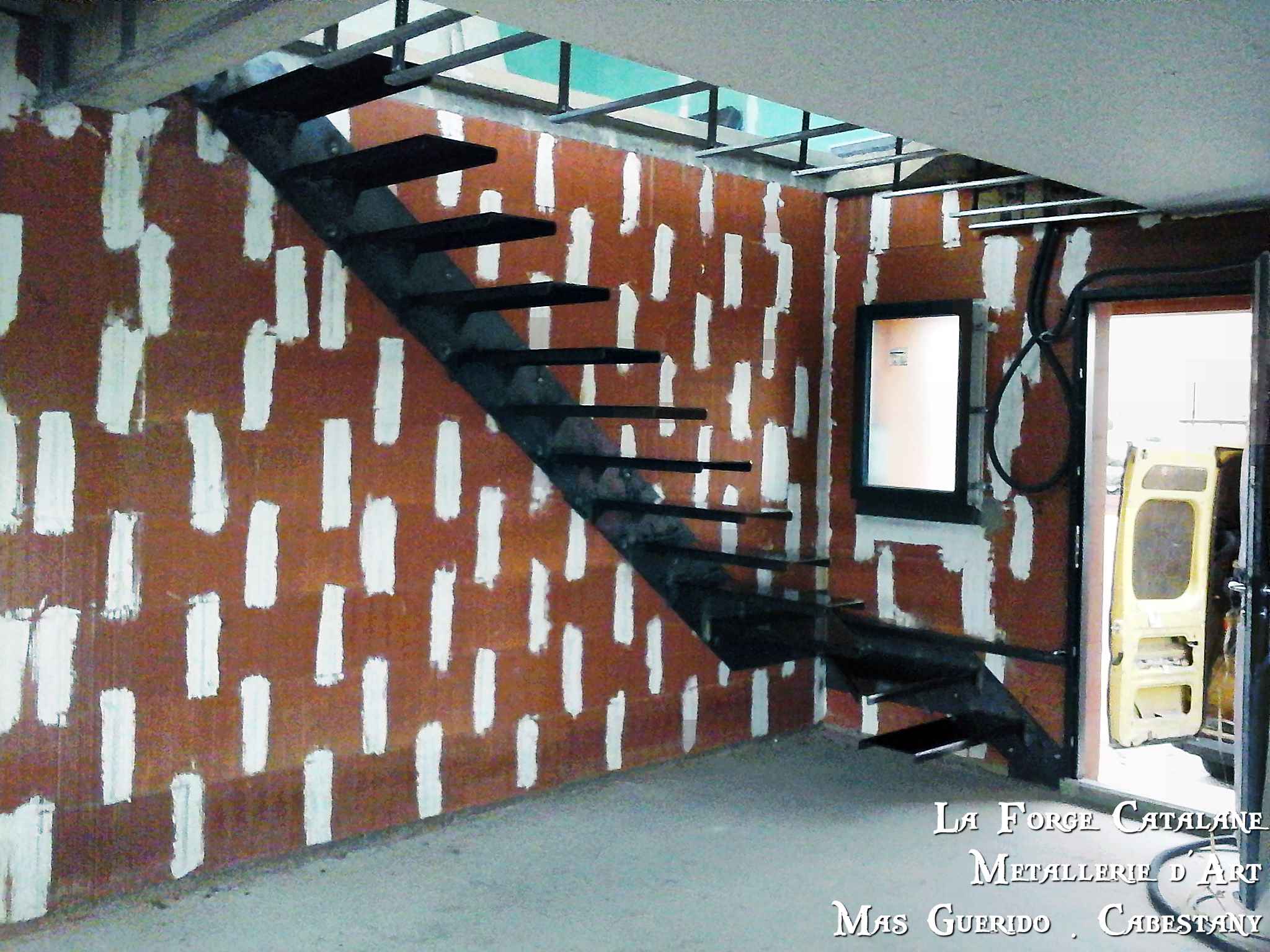 escalier marches supendues tole fer pliage quart tournant forge catalane 5.jpg